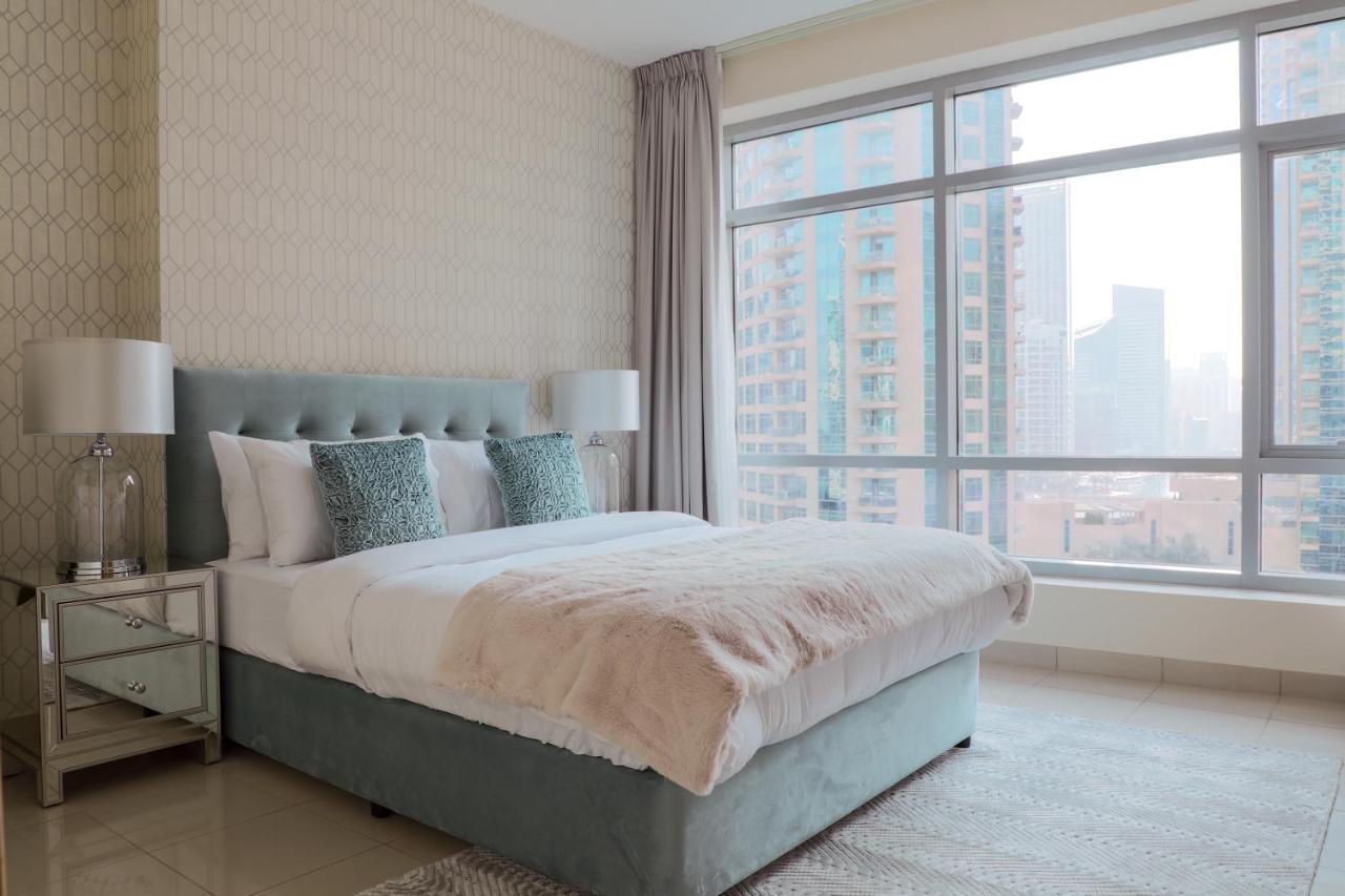 Nasma Luxury Stays - Pastel-Colored Apt With Jaw-Dropping Marina Views Dubai Bagian luar foto